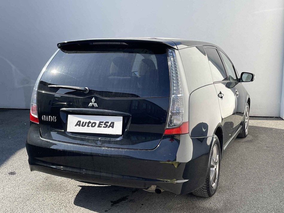 Mitsubishi Grandis 2.4i 