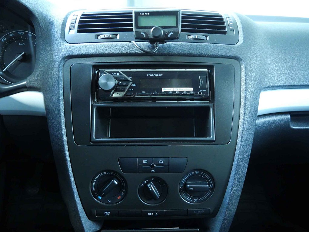 Škoda Octavia II 1.6i Ambiente