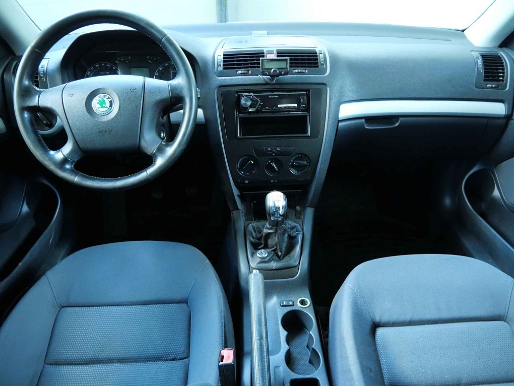 Škoda Octavia II 1.6i Ambiente