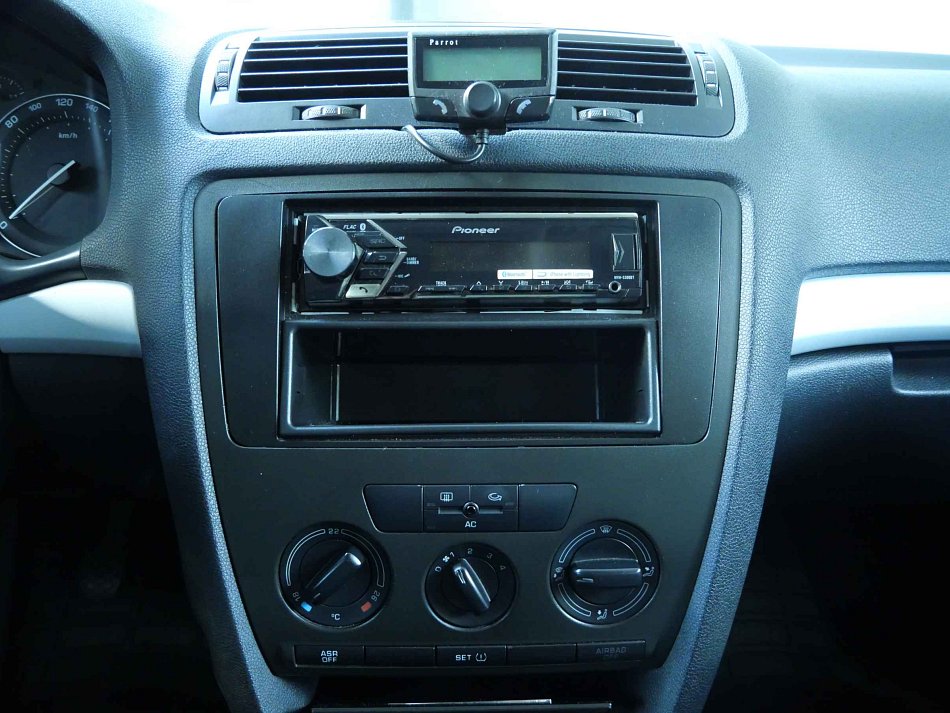 Škoda Octavia II 1.6i Ambiente