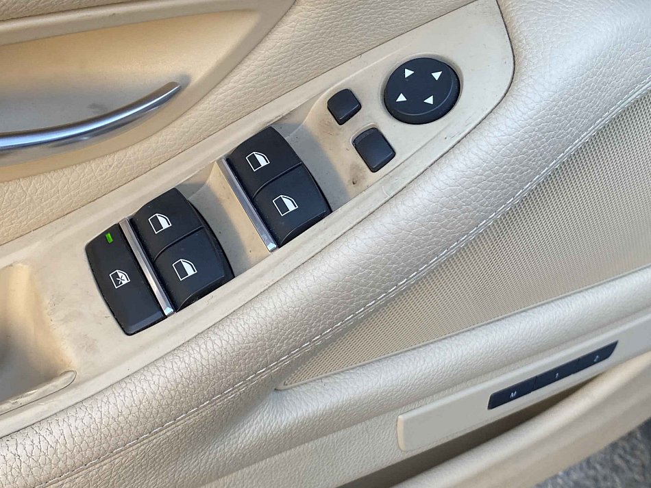 BMW Řada 5 2.0i LuxuryLine 528i xDrive