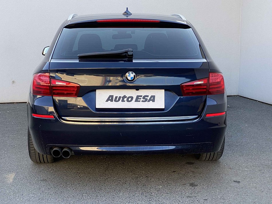 BMW Řada 5 2.0i LuxuryLine 528i xDrive