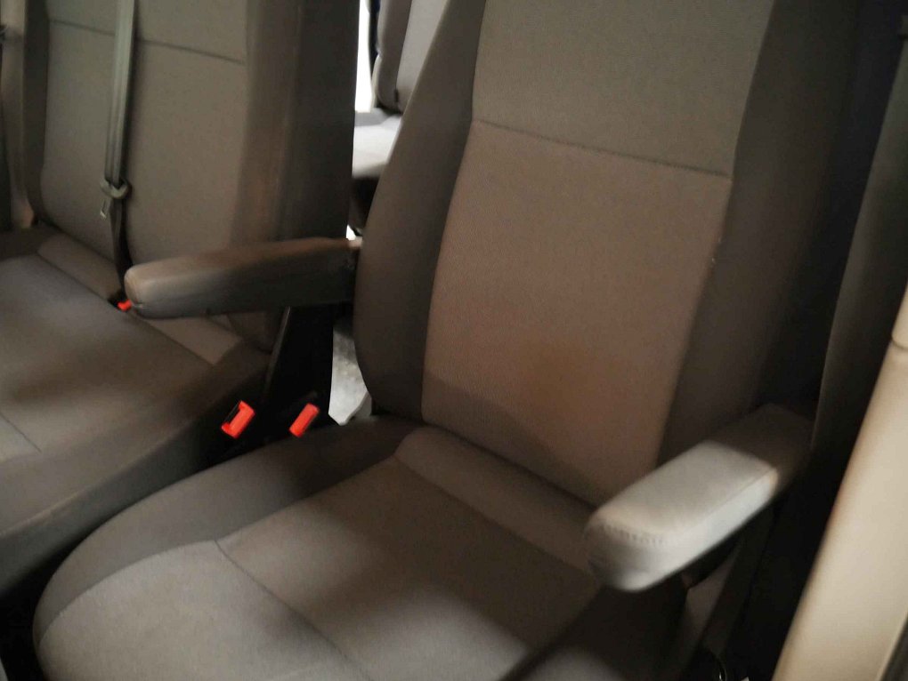 Volkswagen Transporter 2.0TDi  9míst