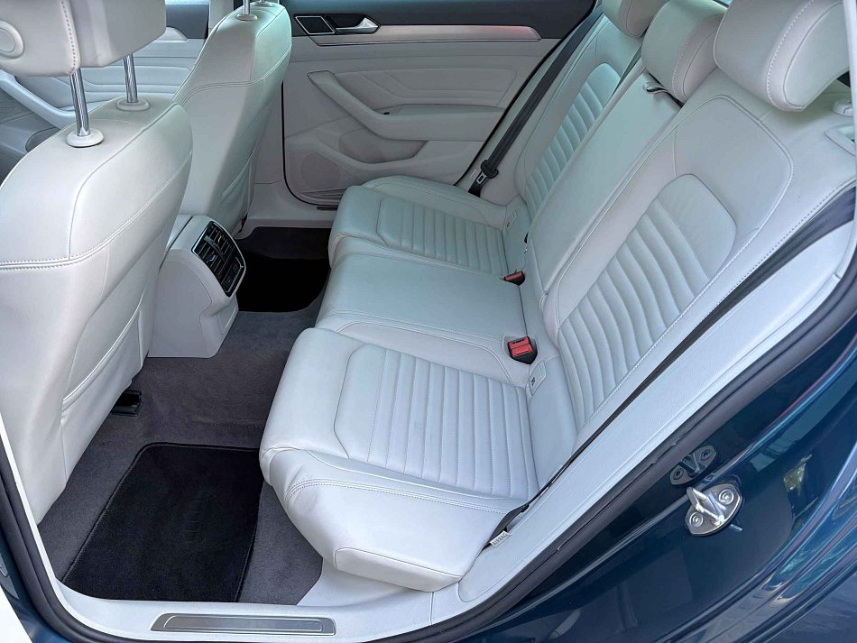 Volkswagen Passat 2.0 TDi Elegance