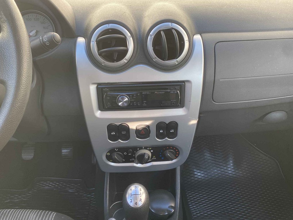 Dacia Sandero 1.4i 