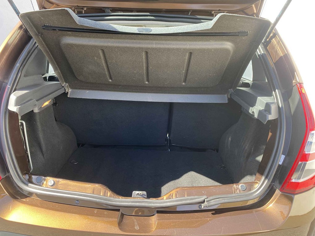 Dacia Sandero 1.6i 