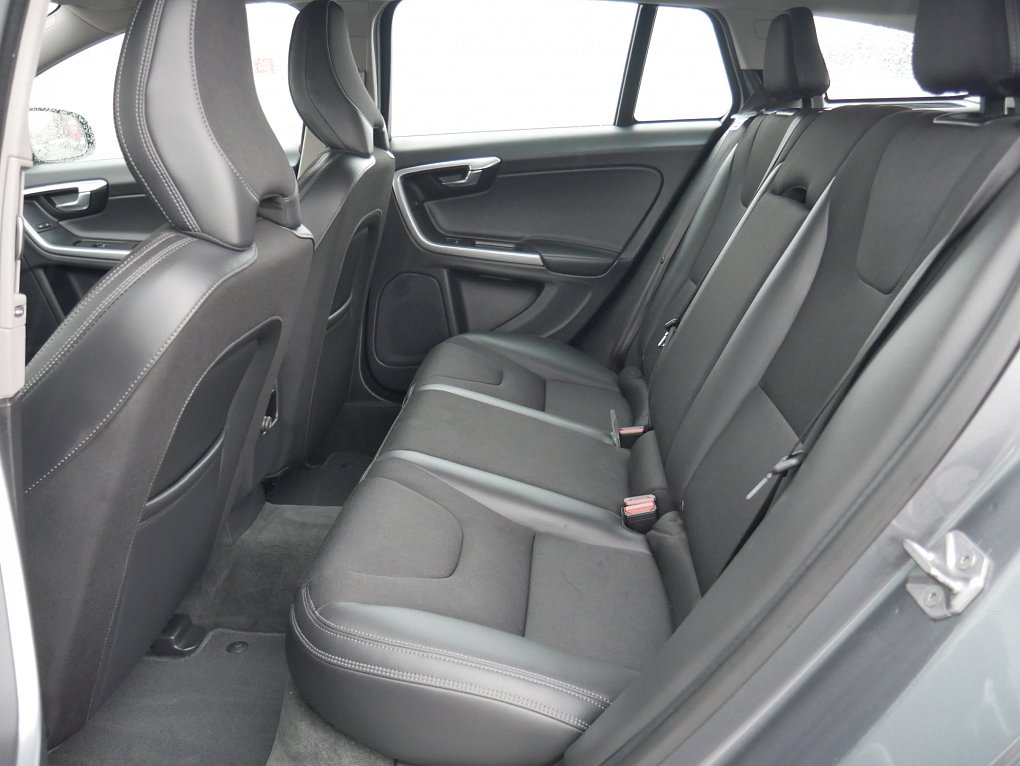 Volvo V60 2.4 D4 Cross Country 4x4