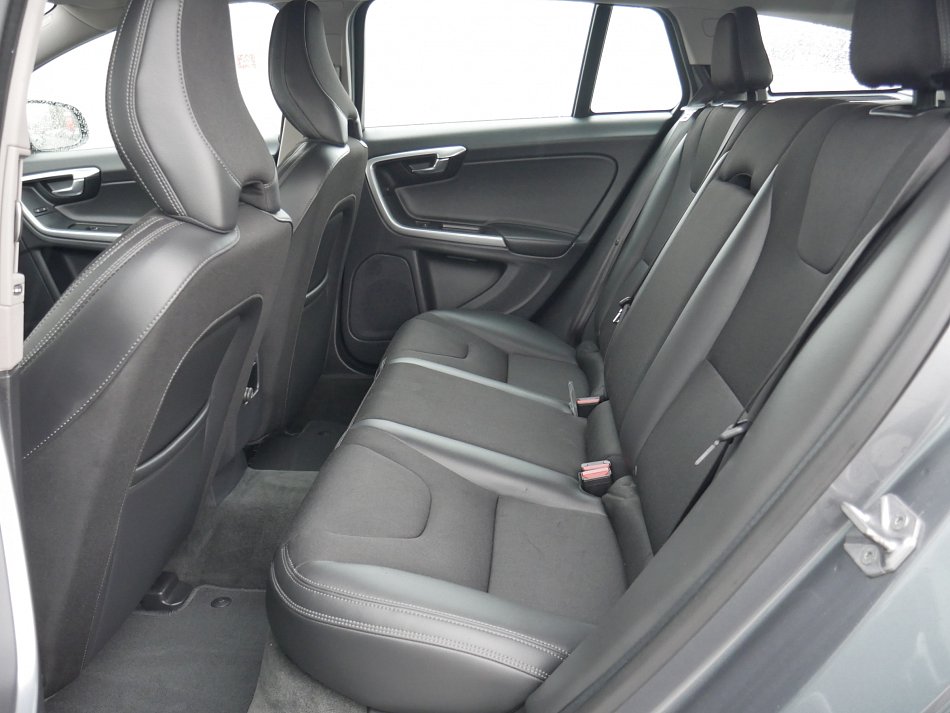 Volvo V60 2.4 D4 Cross Country 4x4