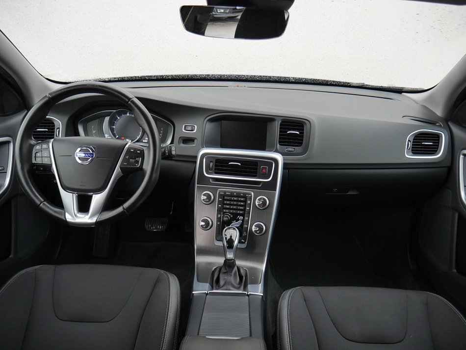 Volvo V60 2.4 D4 Cross Country 4x4