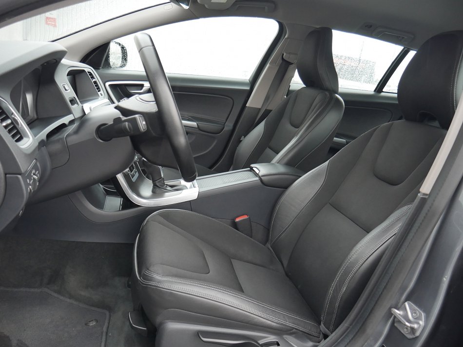 Volvo V60 2.4 D4 Cross Country 4x4