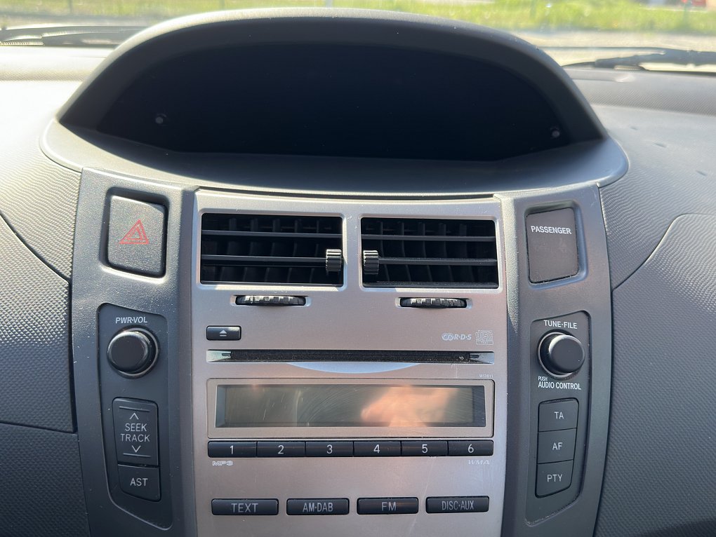 Toyota Yaris 1.3i 