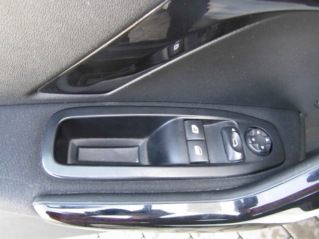 Peugeot 208 1.2 VTi 