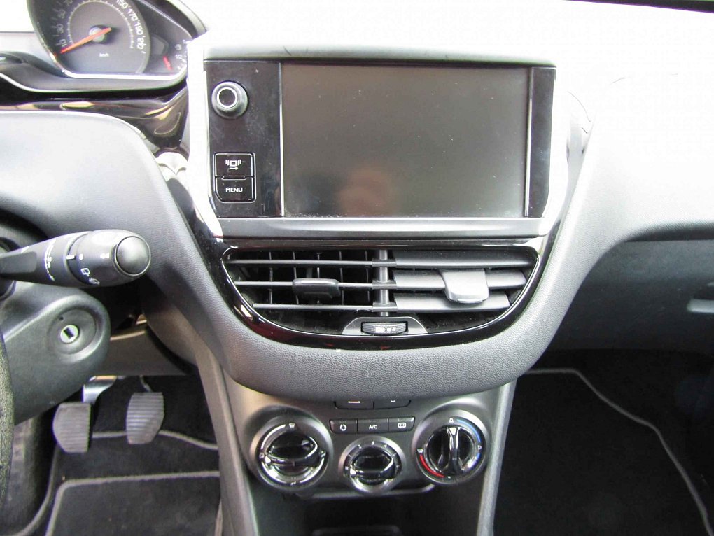 Peugeot 208 1.2 VTi 