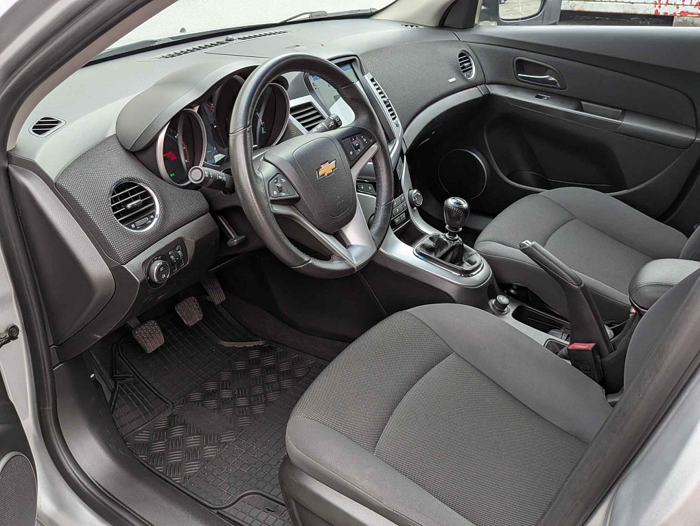 Chevrolet Cruze 1.6i 