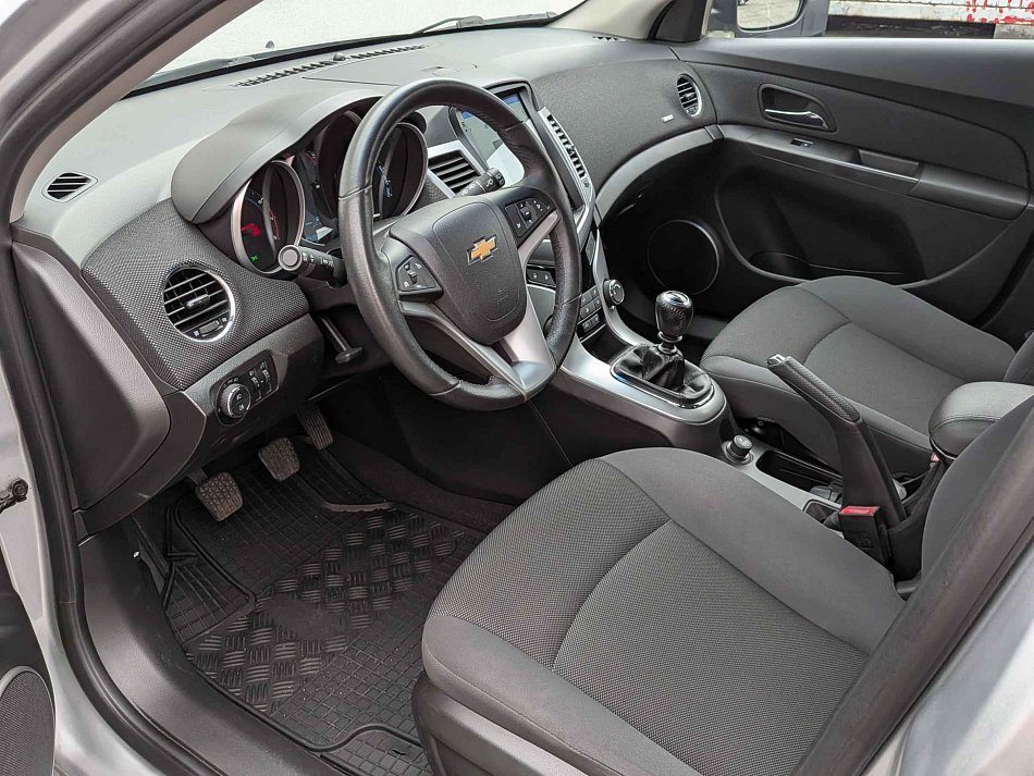 Chevrolet Cruze 1.6i 