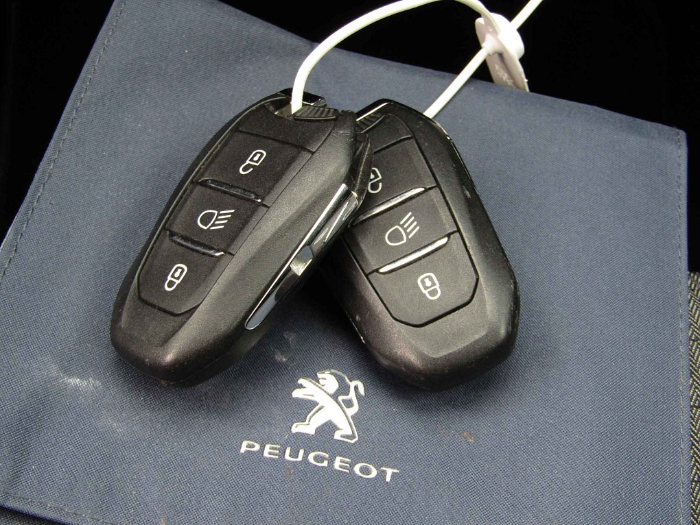 Peugeot 2008 1.2PT Allure