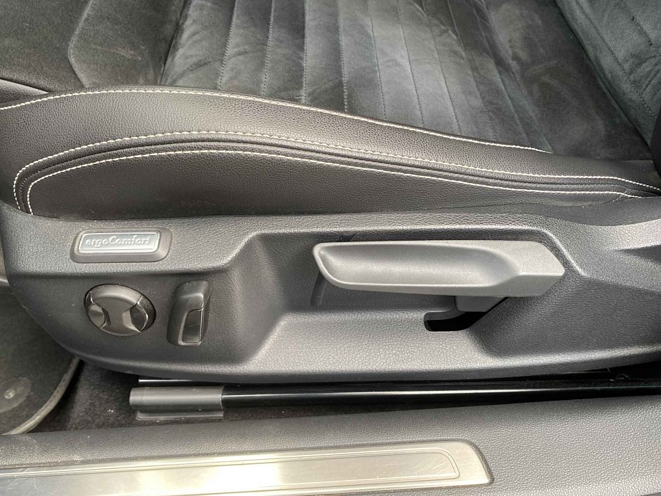 Volkswagen Passat 2.0 TDi Elegance