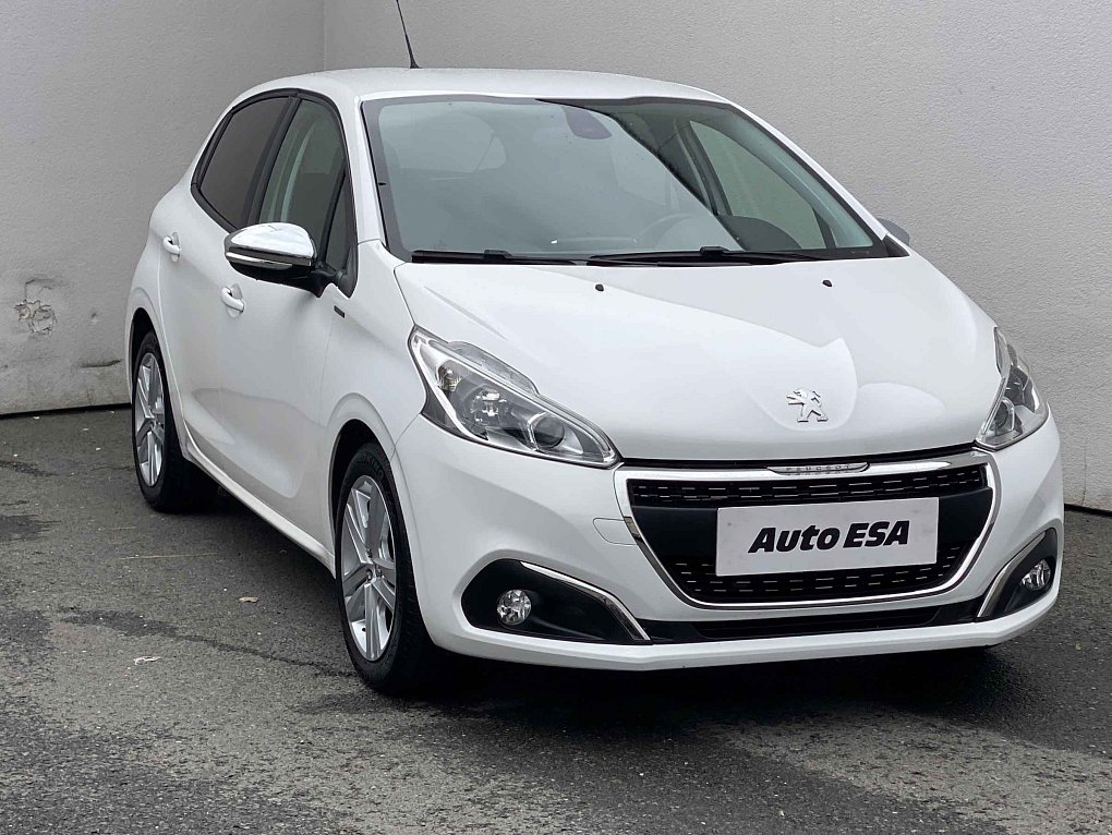 Peugeot 208 1.2PT Signature