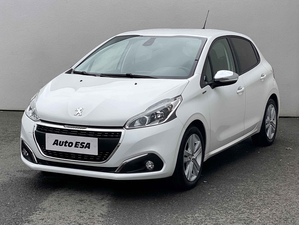 Peugeot 208 1.2PT Signature