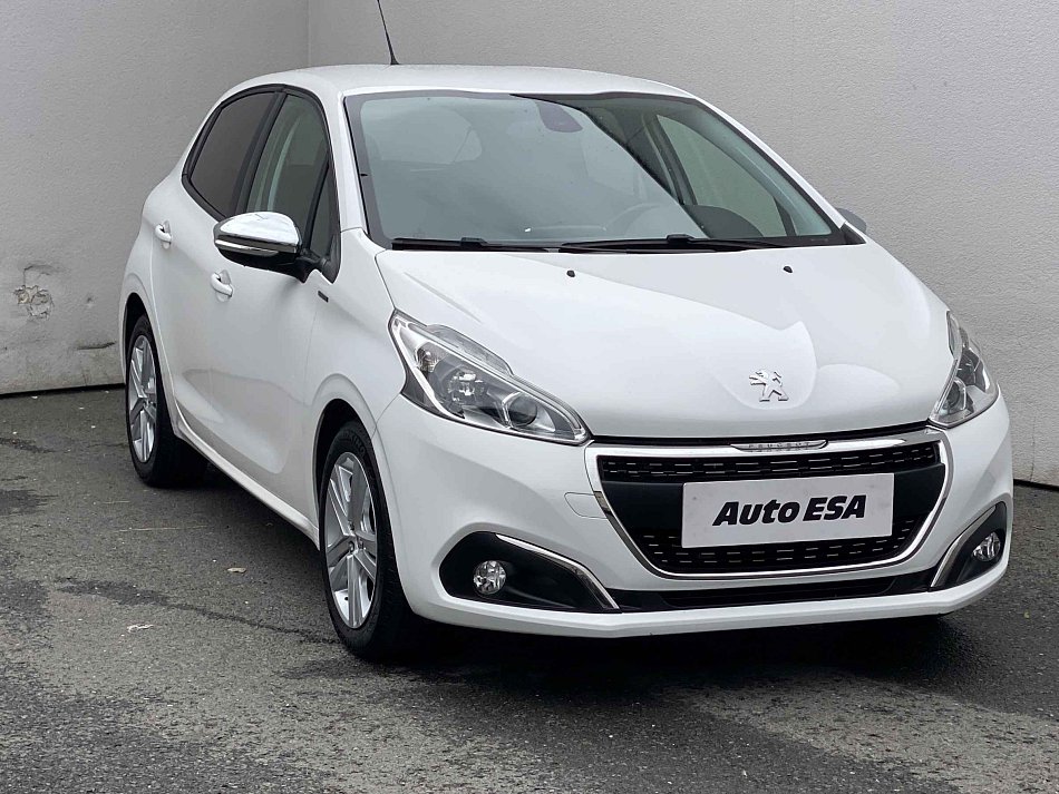 Peugeot 208 1.2PT Signature