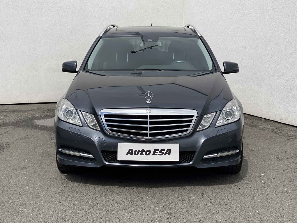 Mercedes-Benz Třída E 1.8 CGi Avantgarde E200