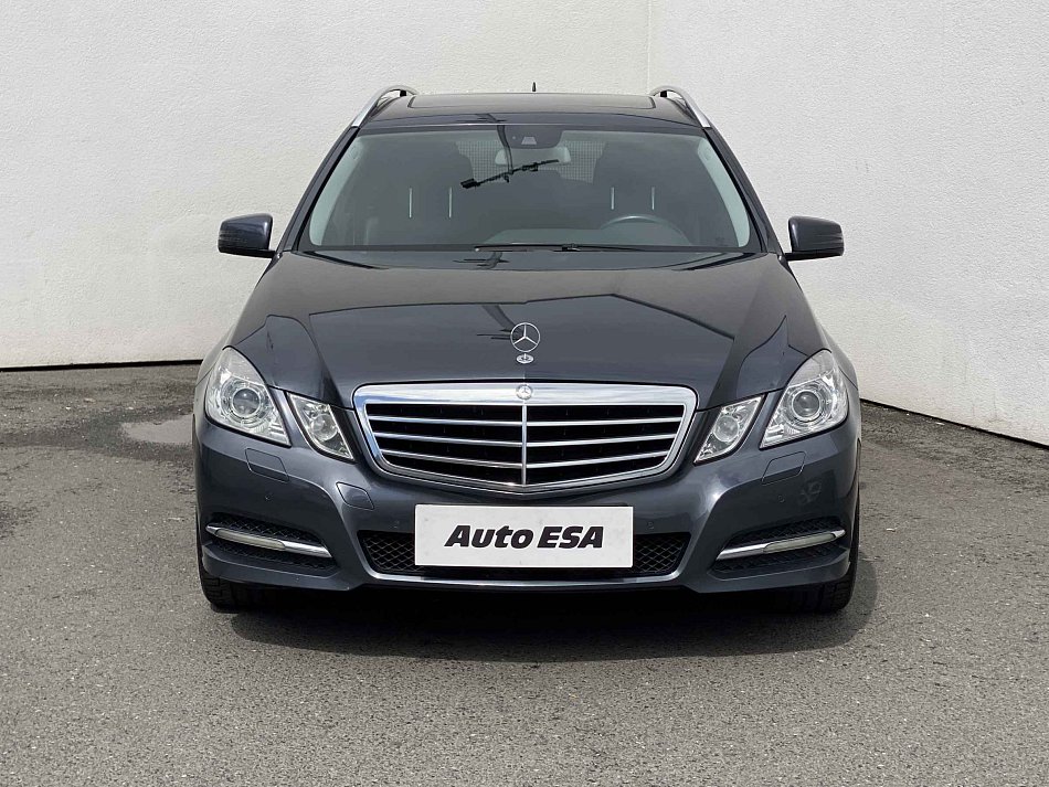 Mercedes-Benz Třída E 1.8 CGi Avantgarde E200
