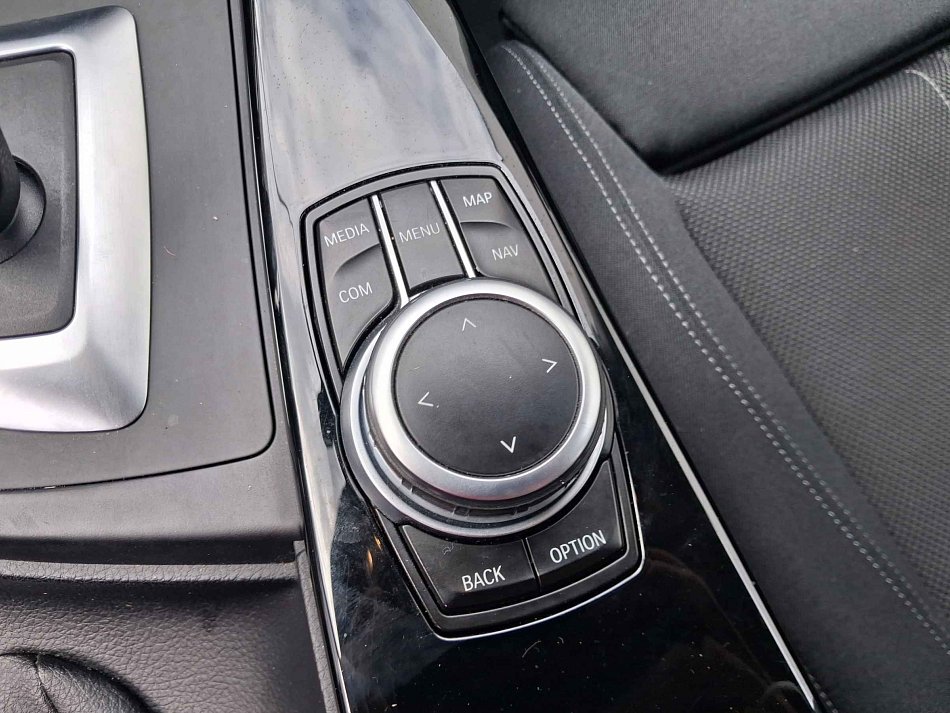 BMW Řada 3 1.5T Sport Line 318i