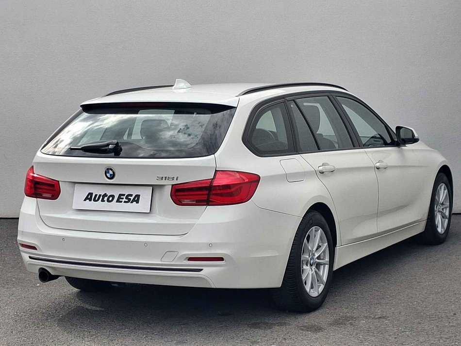 BMW Řada 3 1.5T Sport Line 318i