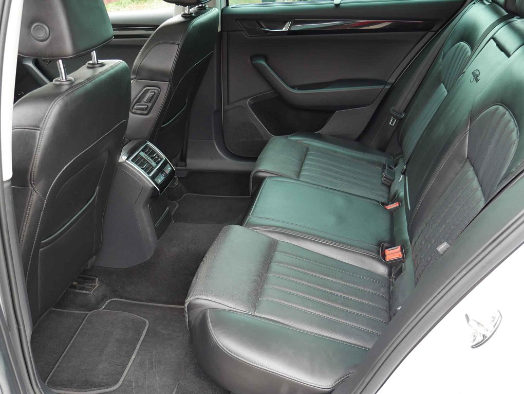Škoda Superb III 2.0TSi  4x4