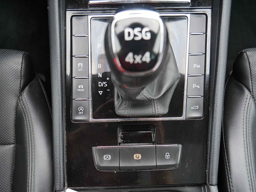 Škoda Superb III 2.0TSi  4x4