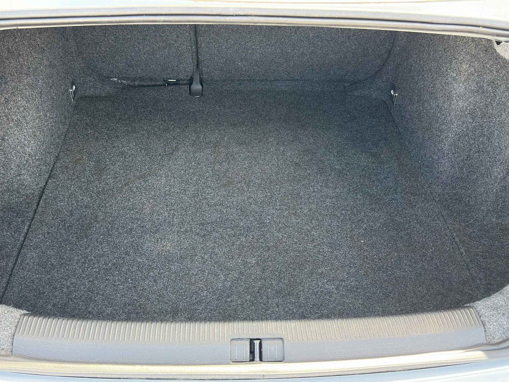 Volkswagen Jetta 1.6i 