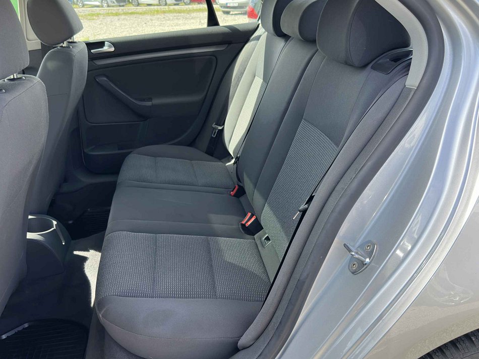 Volkswagen Jetta 1.6i 