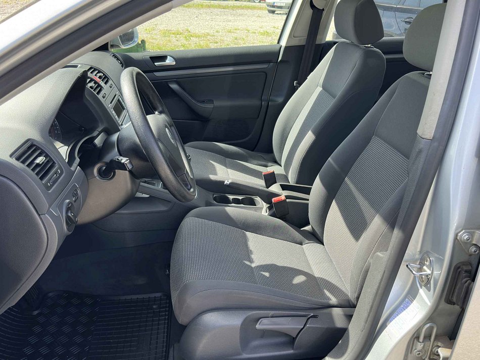 Volkswagen Jetta 1.6i 