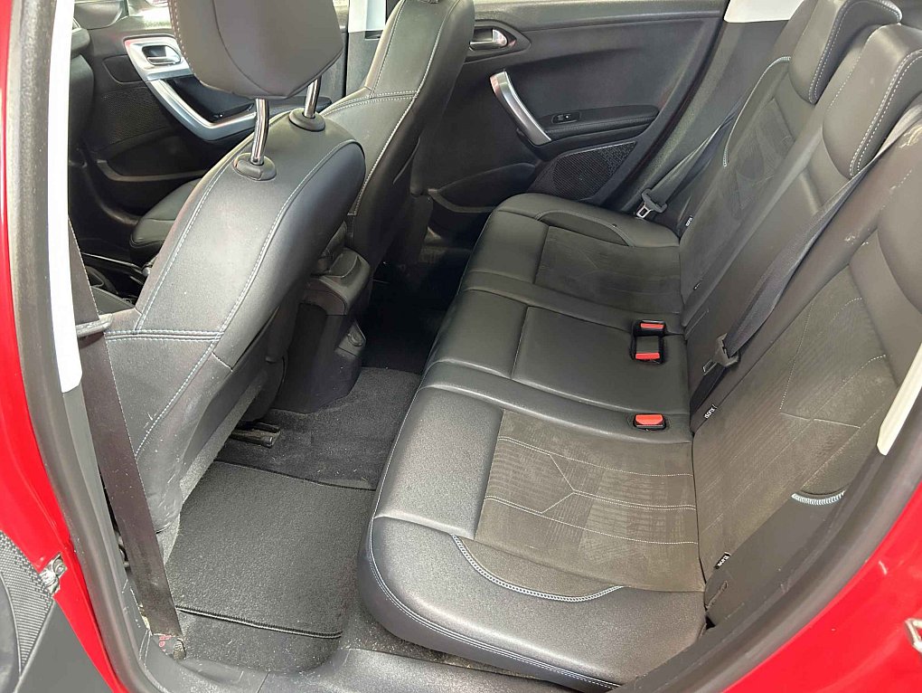 Peugeot 2008 1.2 PT Crossway