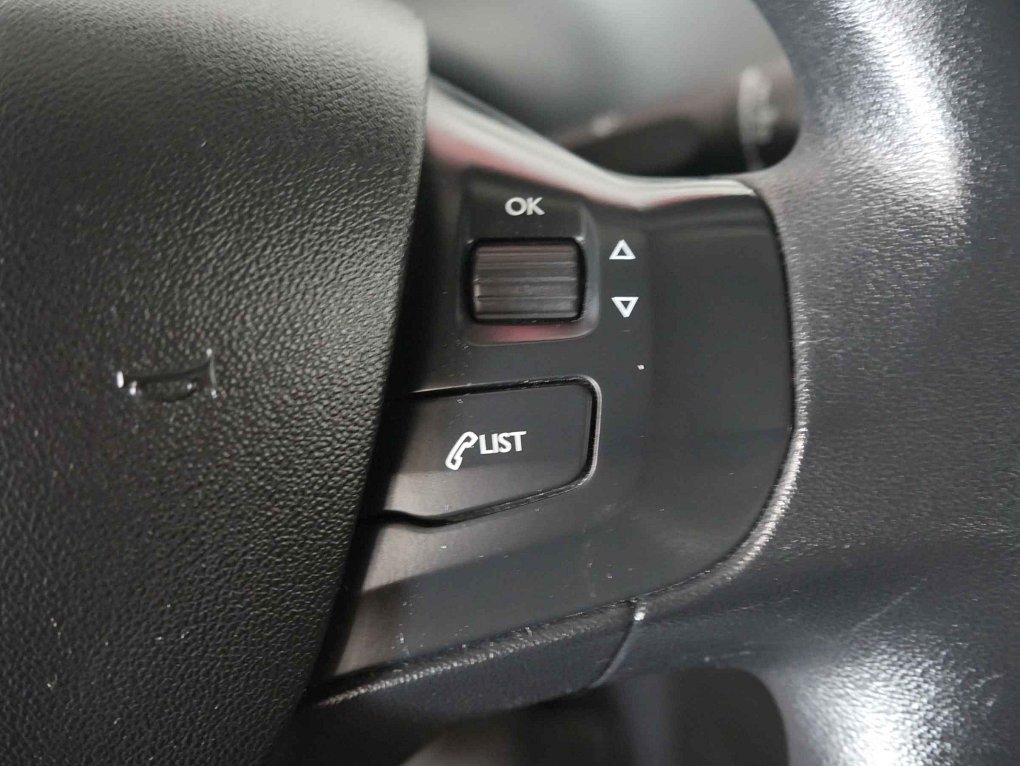 Peugeot 208 1.2 PT 