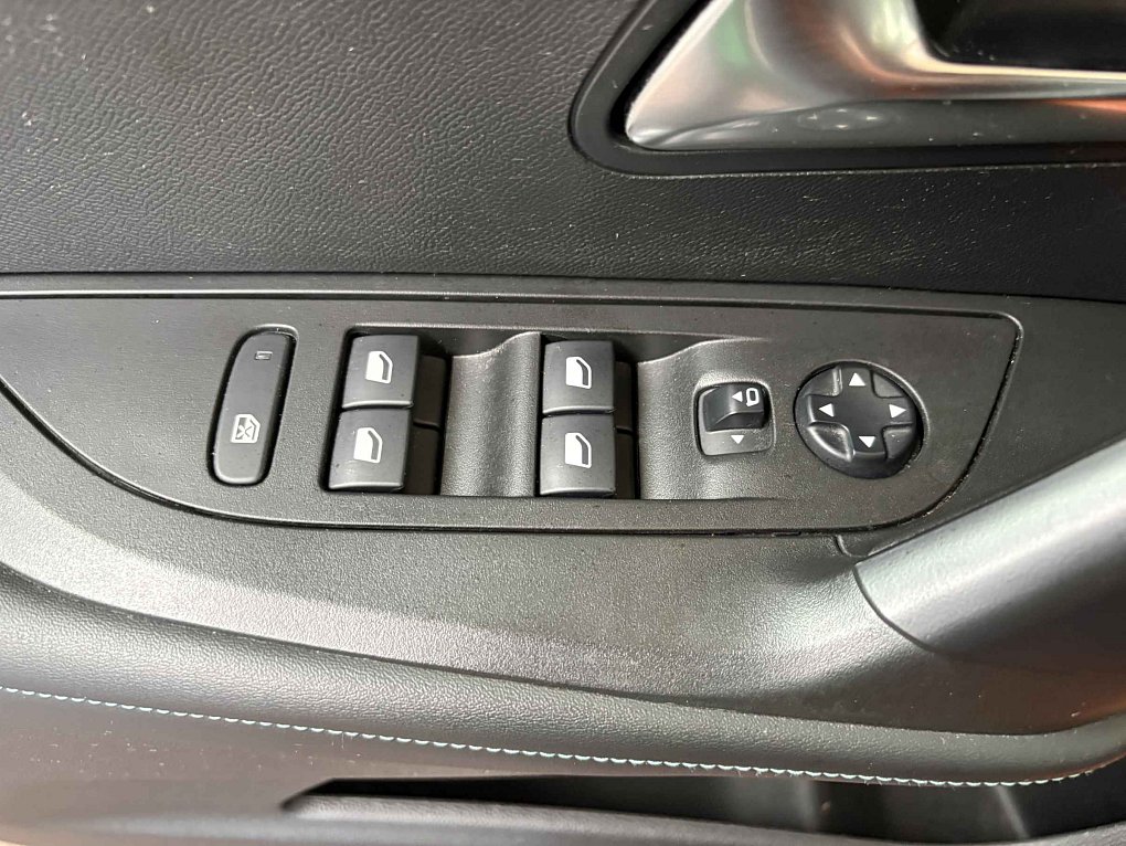 Peugeot 2008 1.2 PT 