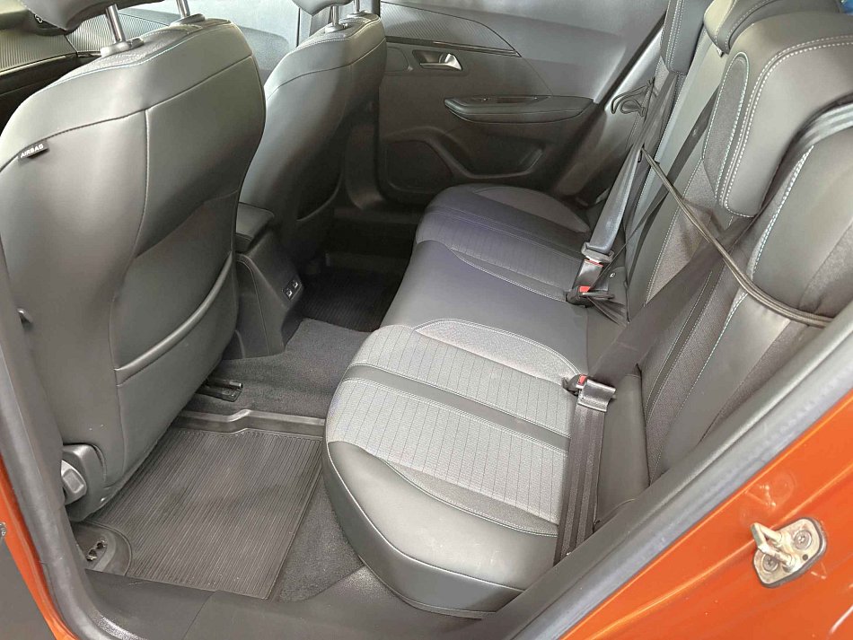 Peugeot 2008 1.2 PT 