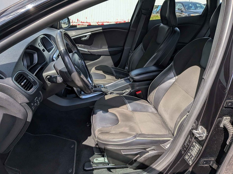 Volvo V40 2.0 D2 R-design