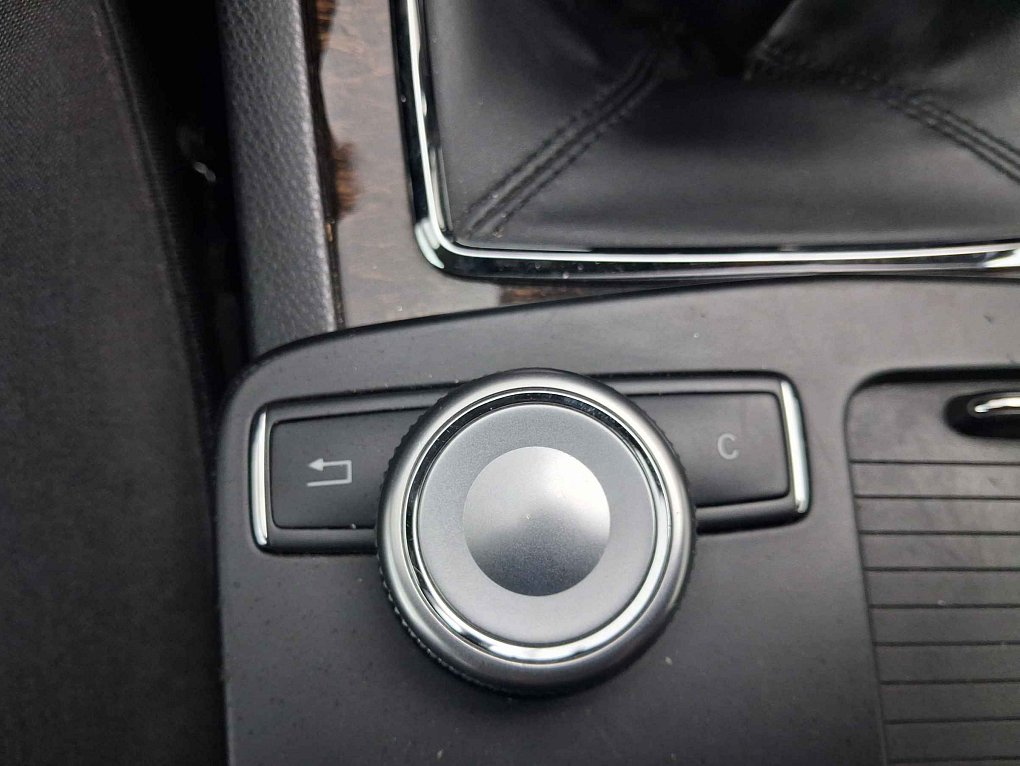 Mercedes-Benz Třída C 2.5i Elegance C230