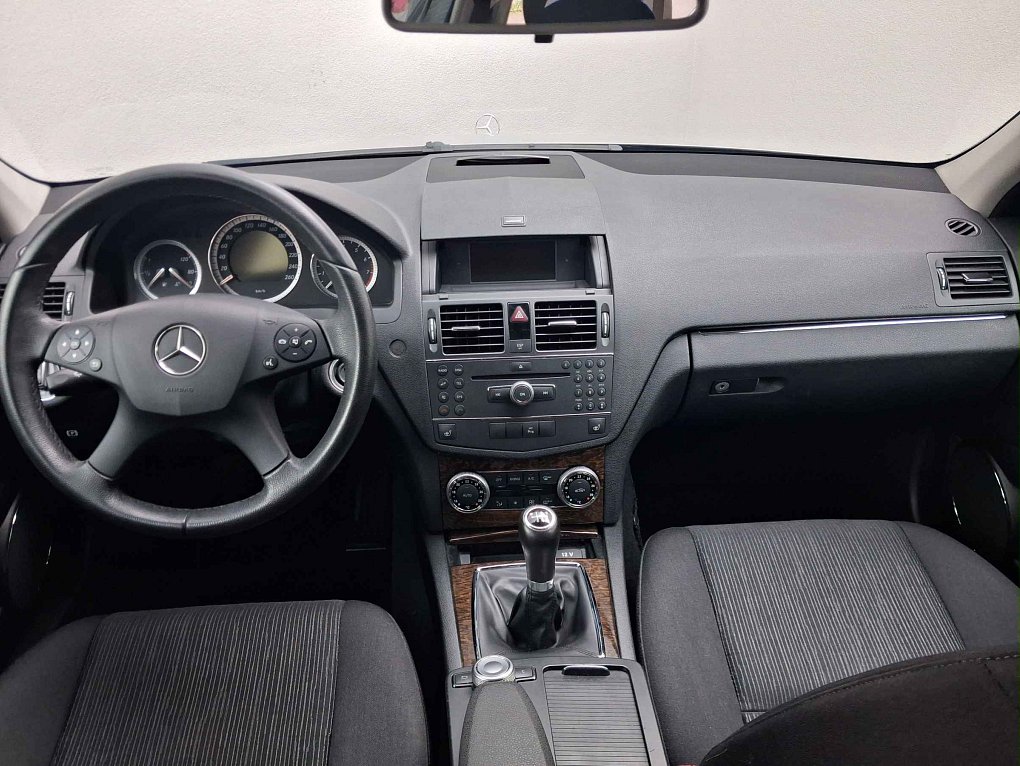 Mercedes-Benz Třída C 2.5i Elegance C230