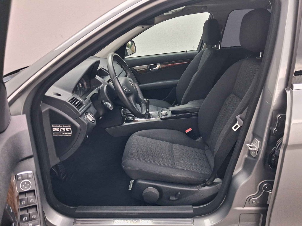 Mercedes-Benz Třída C 2.5i Elegance C230