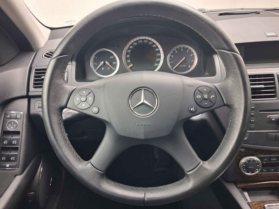 Mercedes-Benz Třída C 2.5i Elegance C230
