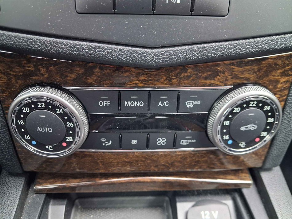 Mercedes-Benz Třída C 2.5i Elegance C230