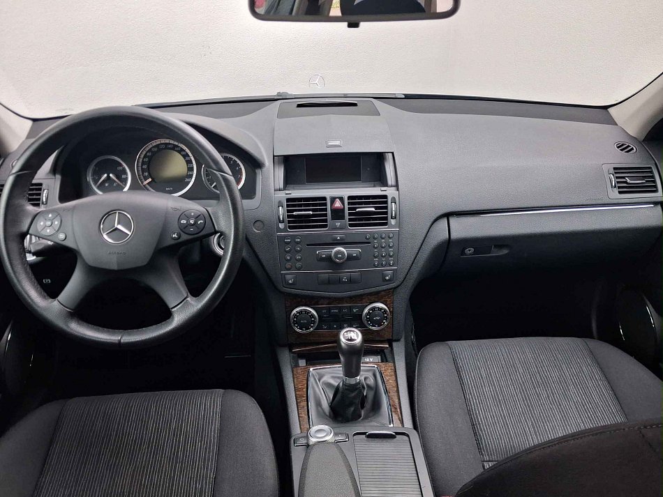 Mercedes-Benz Třída C 2.5i Elegance C230