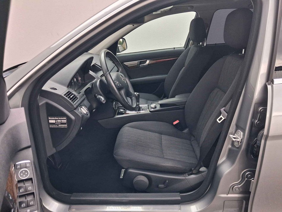 Mercedes-Benz Třída C 2.5i Elegance C230