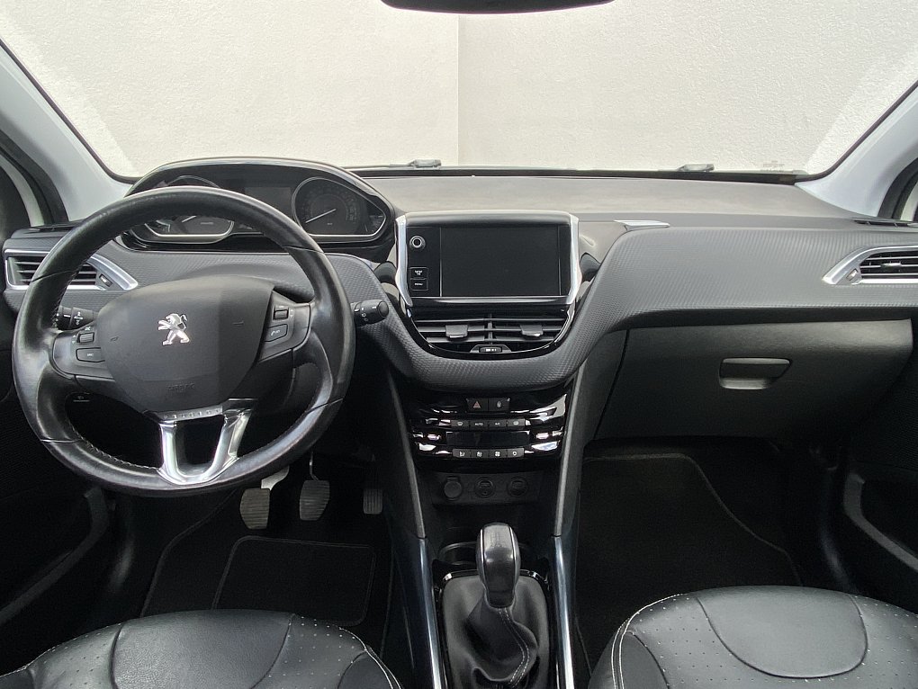 Peugeot 2008 1.6i Allure