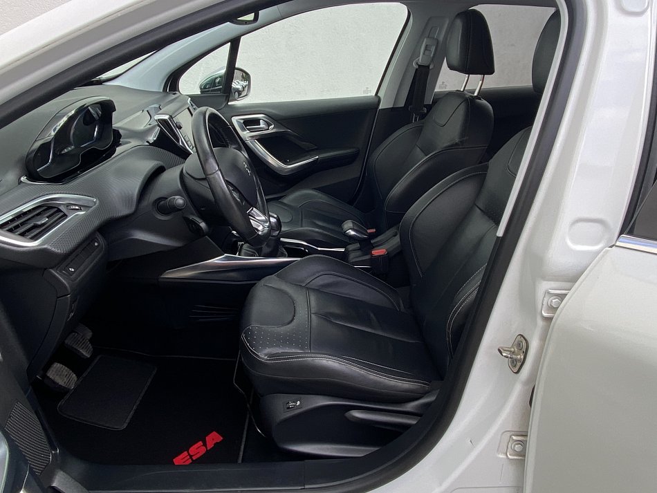 Peugeot 2008 1.6i Allure