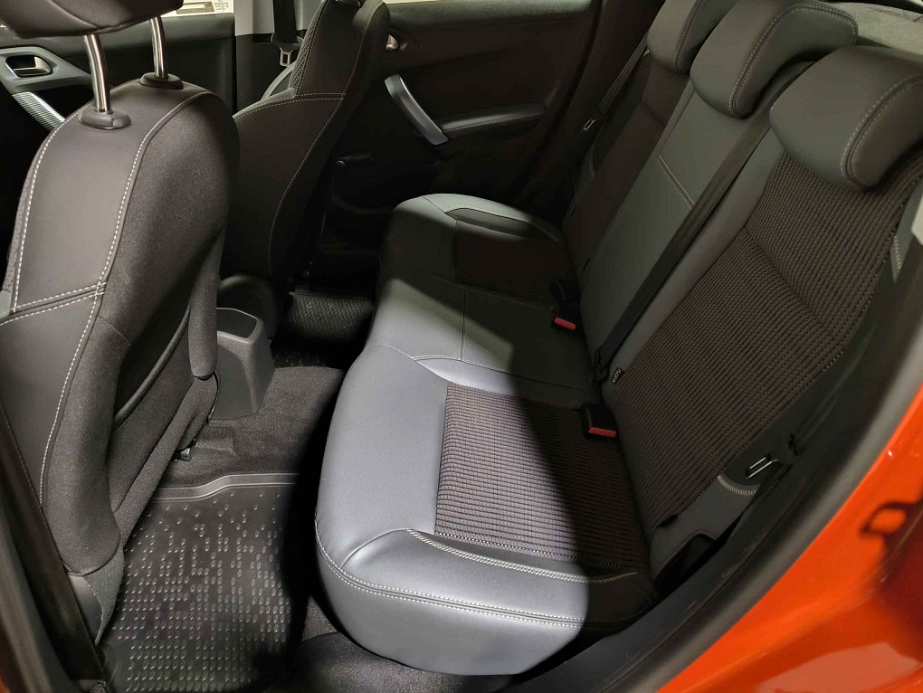 Peugeot 208 1.2i 