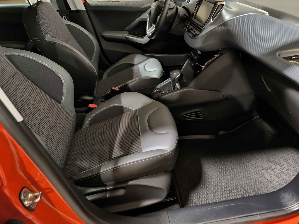 Peugeot 208 1.2i 