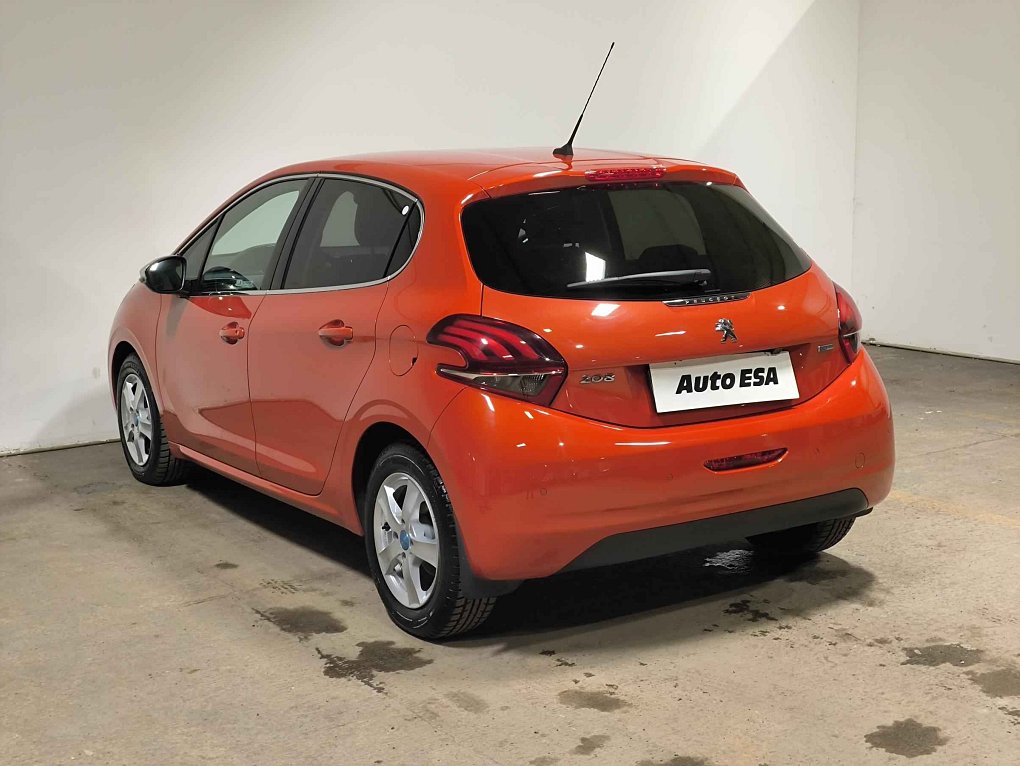 Peugeot 208 1.2i 